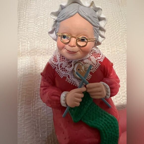 Vintage Mrs. Claus Stocking Hanger - Picture 5 of 5